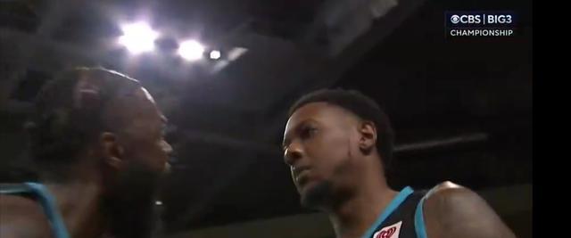 总冠军, 加哥三胞胎, 毫无疑问 总冠军, 加哥三胞胎, 毫无疑问